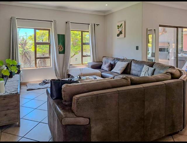 3 BEDROOM HOUSE FOR SALE IN MIDSTREAM ESTATE